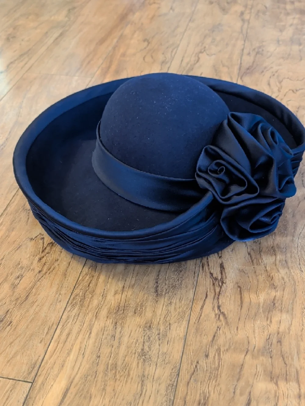 Vintage Whittall & Shon Navy Wool Hat – Wide Brim Satin Trim Rosette | 50s–60s - Picture 4 of 8